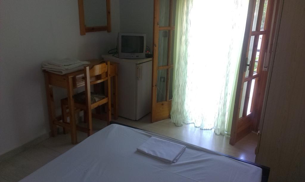 Virginia'S Rooms Plataria Ruang foto